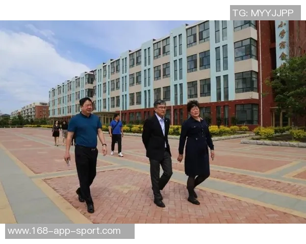 廿年风雨同行初心不改上海海港足球俱乐部20周年纪念画册盛大发布